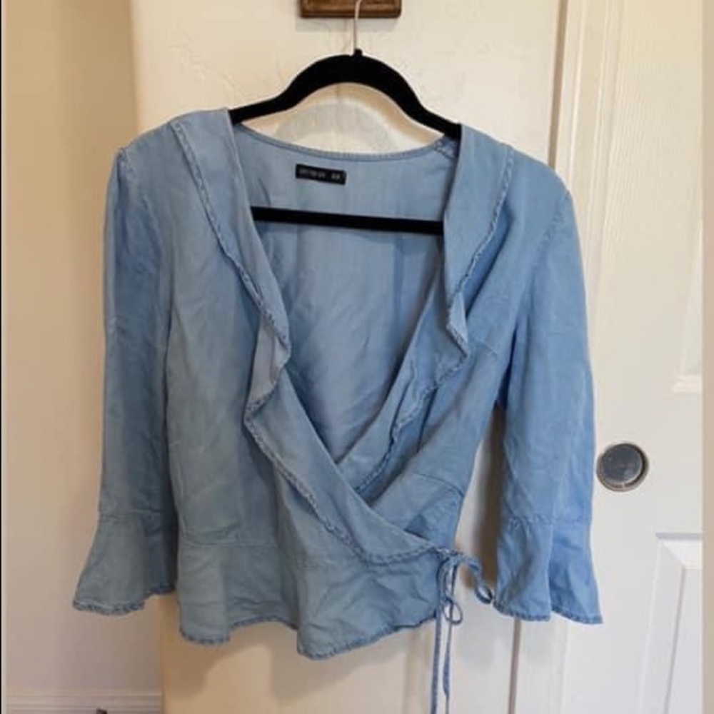 Blouse that ties in the front from Cotton On!
